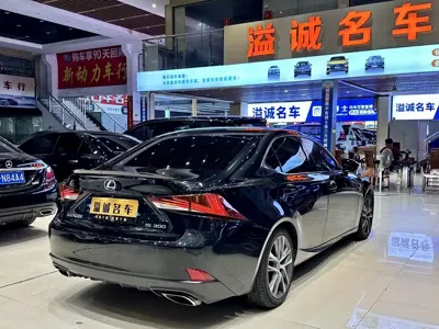 Lexus IS