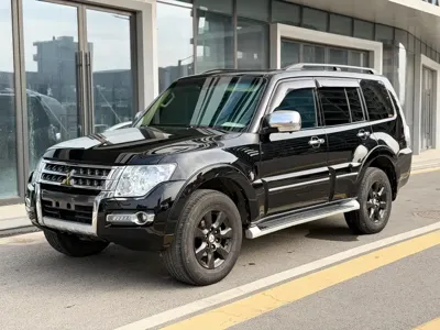 Mitsubishi Pajero (Import)