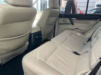 Mitsubishi Pajero (Import)