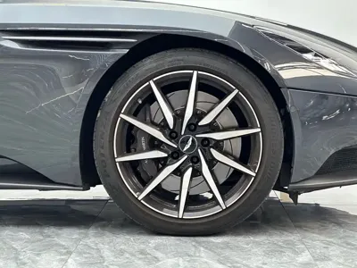 Aston Martin DB11