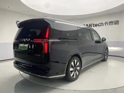 Volvo EM90
