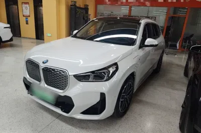 BMW iX1