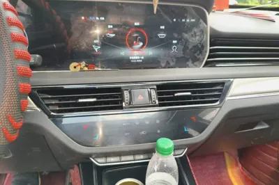 Hongqi HS5