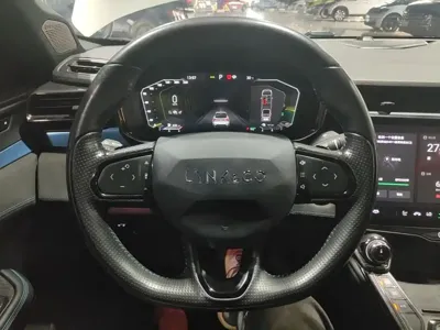Lynk & Co 05 EM-P