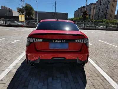 Lynk & Co 03