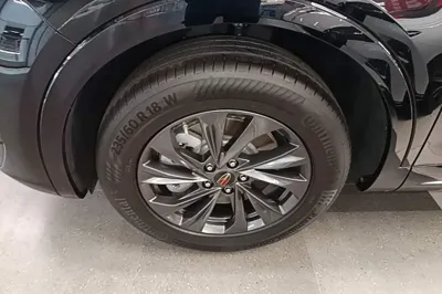 Hongqi HS5