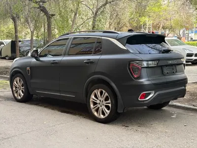 Lynk & Co 01