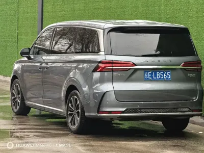 Roewe iMAX8