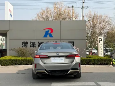 BMW i5
