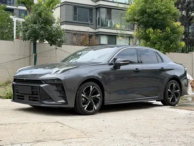 Lynk & Co 03