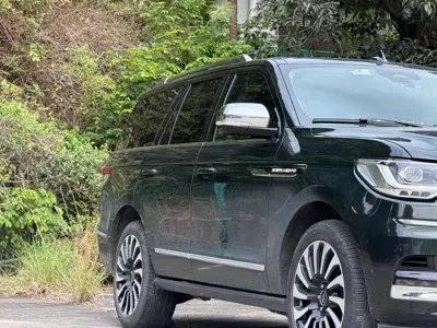 Lincoln Navigator