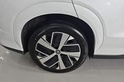 BYD Tang L