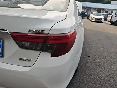 Toyota Reiz