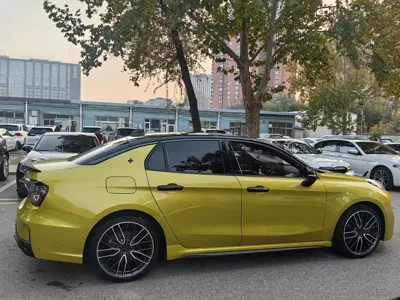 Lynk & Co 03