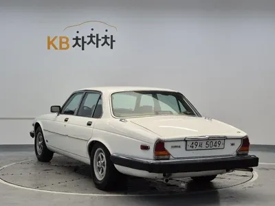 Jaguar XJ
