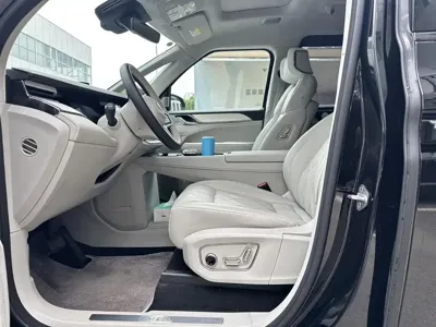 Volvo EM90
