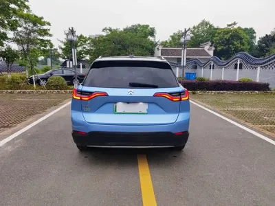 Nio ES8