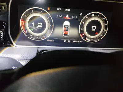 Hongqi HS5