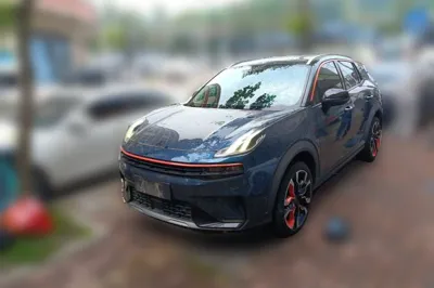 Lynk & Co 06