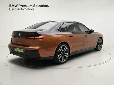 BMW i7