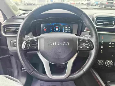 Lynk & Co 02