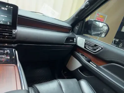 Lincoln Navigator
