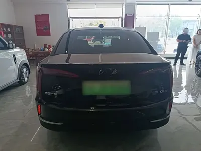 Hongqi Hongqi E-QM5