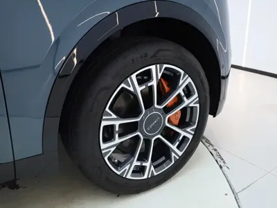 Lynk & Co 领克900