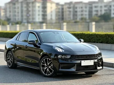 Lynk & Co 03