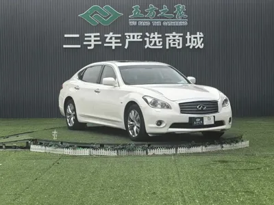 Infiniti M
