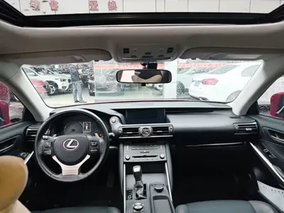 Lexus IS