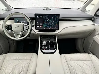 Volvo EM90