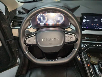Lynk & Co 06 EM-P