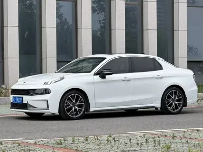 Lynk & Co 03
