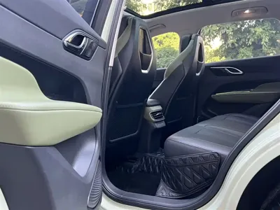 Hongqi Hongqi HS3