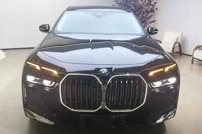 BMW i7