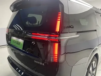Volvo EM90