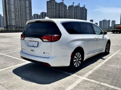 Chrysler Grand Voyager PHEV (Import)