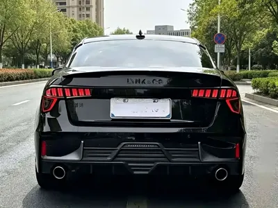 Lynk & Co 03