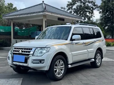 Mitsubishi Pajero (Import)