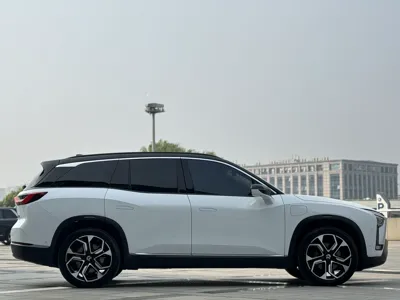 Nio ES8