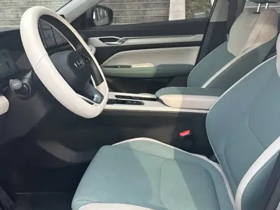 Geely L HiP