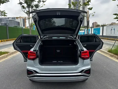 Audi Q2L e-tron