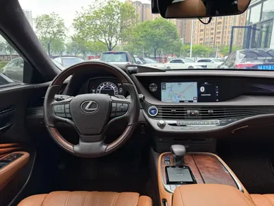 Lexus LS