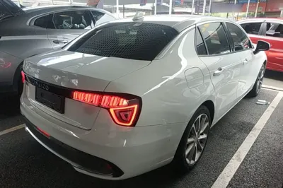 Lynk & Co 03