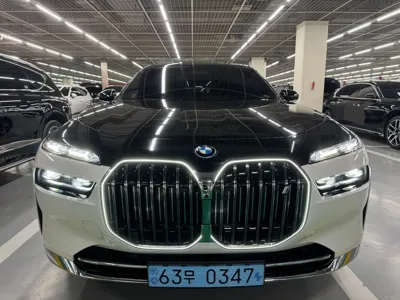 BMW i7