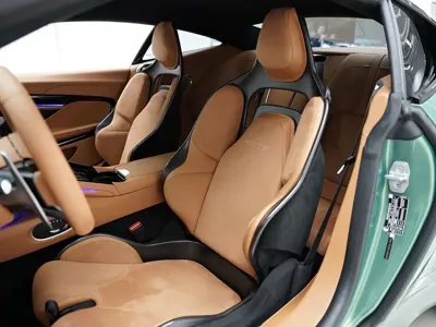 Aston Martin DB12