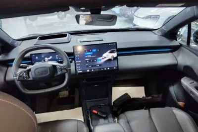 Lynk & Co Z20