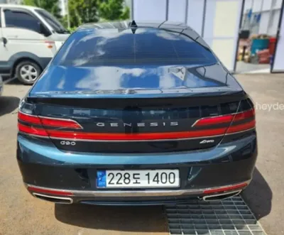 Genesis G90