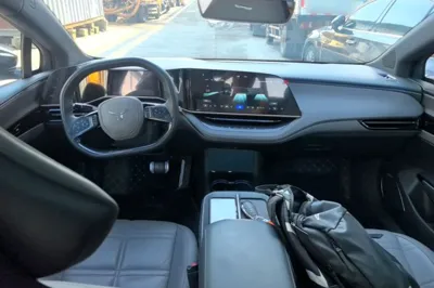 Hongqi EH7